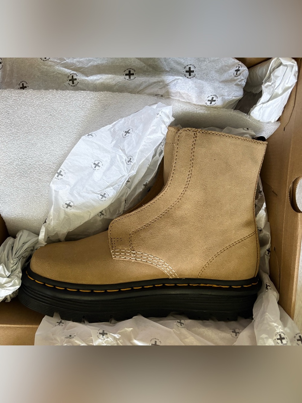 Dr. Martens Zebbag Laceless boots